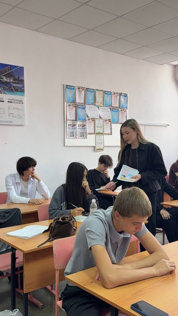 «Если трудно — просто позвони!»: важная информация для студентов и родителей